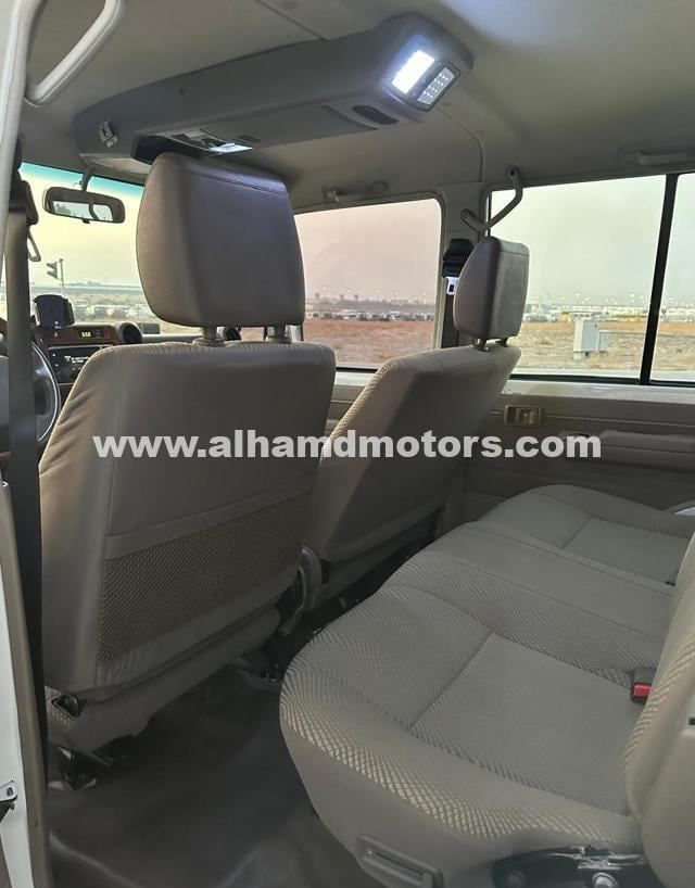 Подержанный Toyota Land Cruiser 70 Series Рестайлинг 1, 4.2 л, 2016 в Дубае от Alhamd Motors Белый цвет. Other | AUTO.AE
