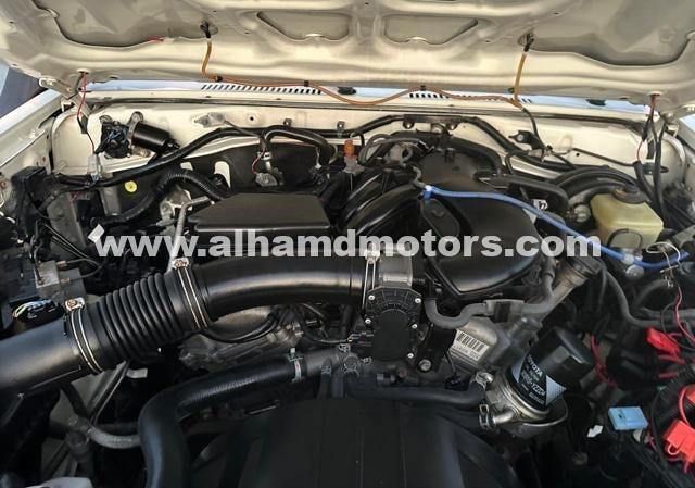 Подержанный Toyota Land Cruiser 70 Series Рестайлинг 1, 4.2 л, 2016 в Дубае от Alhamd Motors Белый цвет. Other | AUTO.AE