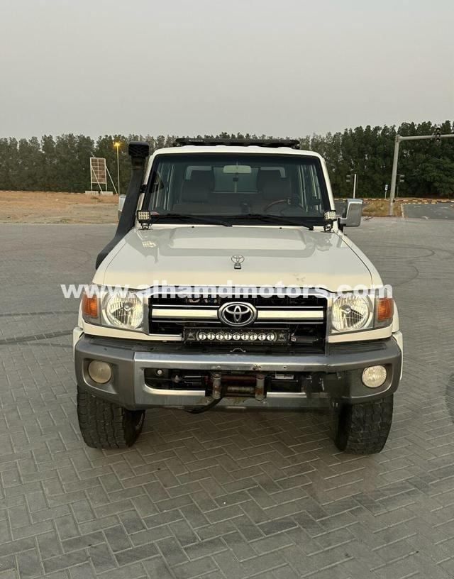 Подержанный Toyota Land Cruiser 70 Series Рестайлинг 1, 4.2 л, 2016 в Дубае от Alhamd Motors Белый цвет. Other | AUTO.AE