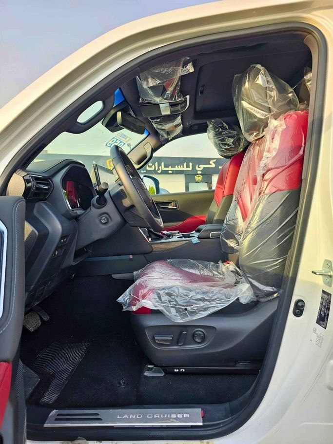 Новый Toyota Land Cruiser 300 Series, 3.3 л, 2022 в Дубае от SK Motors Белый цвет. GCC | AUTO.AE