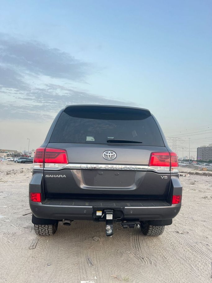Used Toyota Land Cruiser 200 Series Facelift 2, 4.5 l, 2020 in Dubai by Alhamd Motors, Grey color. Other | AUTO.AE