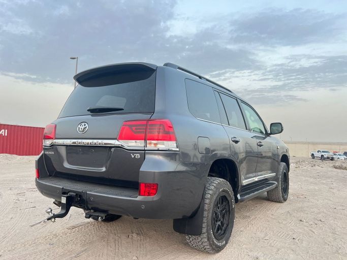 Used Toyota Land Cruiser 200 Series Facelift 2, 4.5 l, 2020 in Dubai by Alhamd Motors, Grey color. Other | AUTO.AE