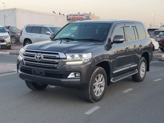 Подержанный Toyota Land Cruiser 200 Series Рестайлинг 2, 4.5 л, 2020 в Дубае от Alhamd Motors Серый цвет. Other | AUTO.AE