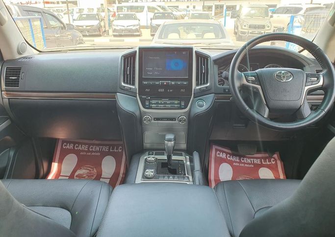 Подержанный Toyota Land Cruiser 200 Series Рестайлинг 2, 4.5 л, 2020 в Дубае от Alhamd Motors Серый цвет. Other | AUTO.AE