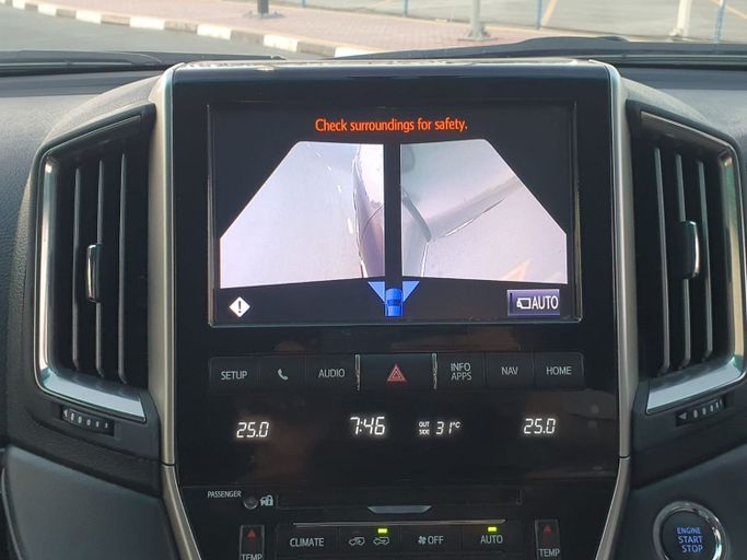 Подержанный Toyota Land Cruiser 200 Series Рестайлинг 2, 4.5 л, 2020 в Дубае от Alhamd Motors Серый цвет. Other | AUTO.AE