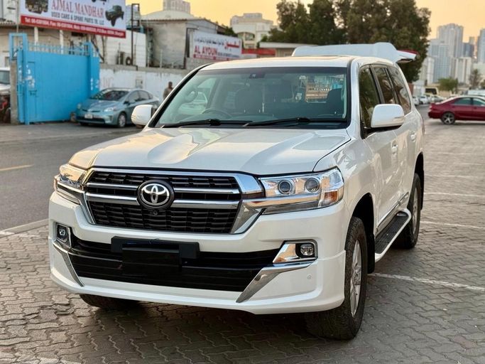 Подержанный Toyota Land Cruiser 200 Series Рестайлинг 1, 4.5 л, 2013 в Дубае от Alhamd Motors Белый цвет. Other | AUTO.AE