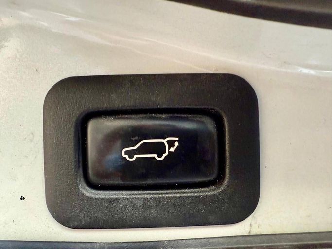 Подержанный Toyota Land Cruiser 200 Series Рестайлинг 1, 4.5 л, 2013 в Дубае от Alhamd Motors Белый цвет. Other | AUTO.AE