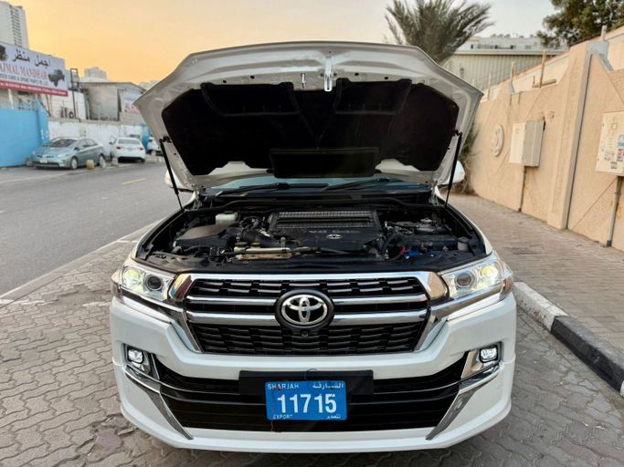 Подержанный Toyota Land Cruiser 200 Series Рестайлинг 1, 4.5 л, 2013 в Дубае от Alhamd Motors Белый цвет. Other | AUTO.AE
