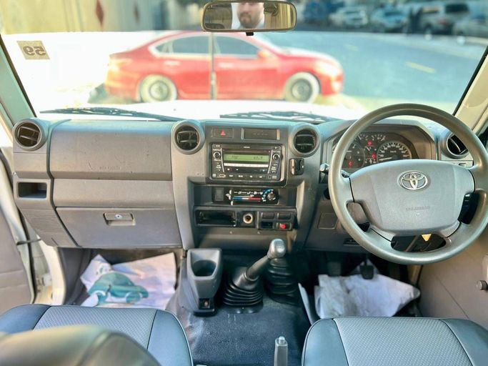 Подержанный Toyota Land Cruiser 200 Series, 4.5 л, 2011 в Дубае от Alhamd Motors Белый цвет. Other | AUTO.AE