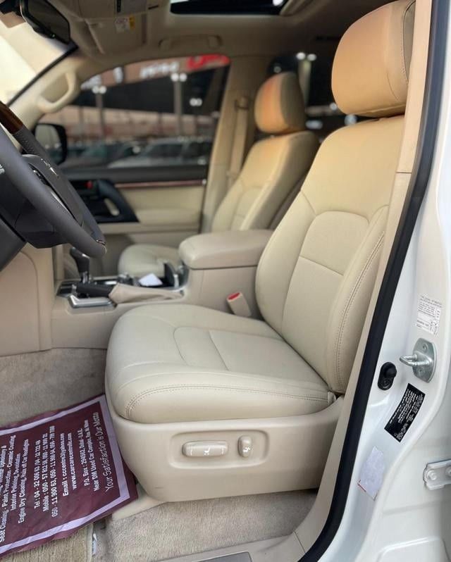Подержанный Toyota Land Cruiser 200 Series Рестайлинг 2, 4.0 л, 2018 в Дубае от Alhamd Motors Белый цвет. GCC | AUTO.AE