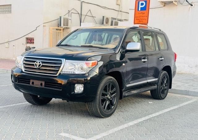 Подержанный Toyota Land Cruiser 200 Series, 4.0 л, 2011 в Дубае от Alhamd Motors Черный цвет. GCC | AUTO.AE