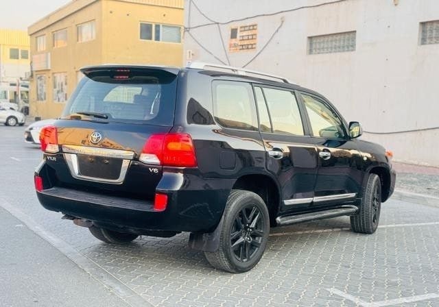 Подержанный Toyota Land Cruiser 200 Series, 4.0 л, 2011 в Дубае от Alhamd Motors Черный цвет. GCC | AUTO.AE