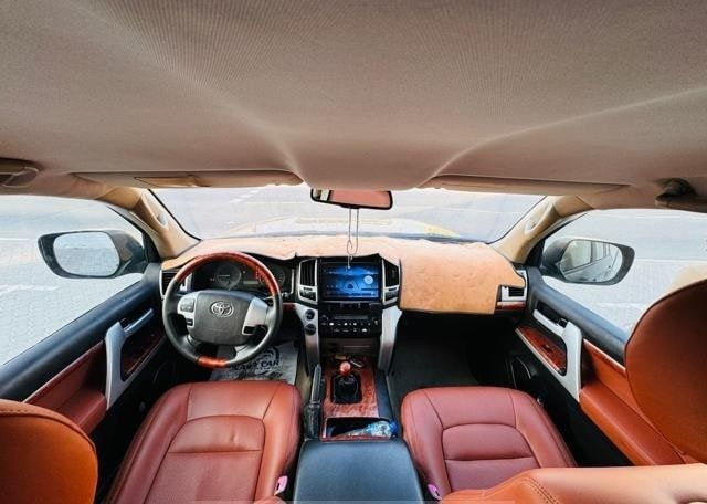 Подержанный Toyota Land Cruiser 200 Series, 4.0 л, 2011 в Дубае от Alhamd Motors Черный цвет. GCC | AUTO.AE