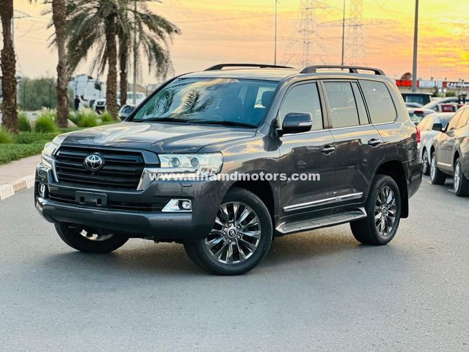 Подержанный Toyota Land Cruiser 200 Series Рестайлинг 2, 4.5 л, 2018 в Дубае от Alhamd Motors Серый цвет. Other | AUTO.AE