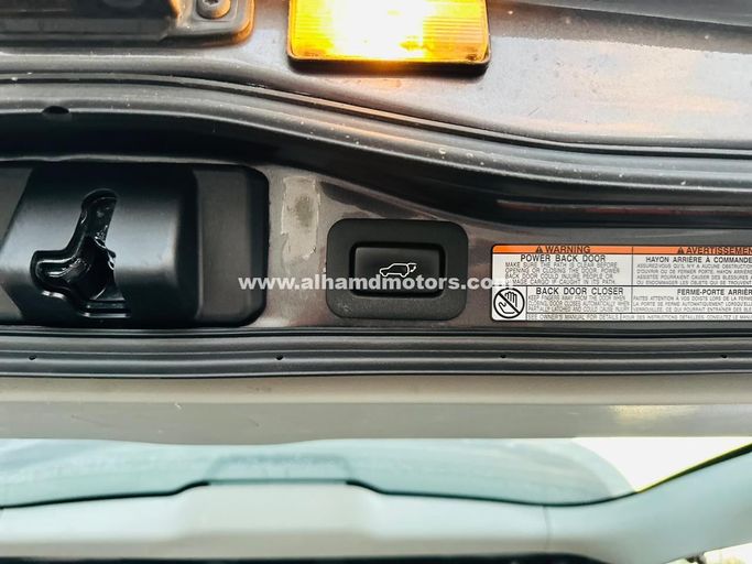 Подержанный Toyota Land Cruiser 200 Series Рестайлинг 2, 4.5 л, 2018 в Дубае от Alhamd Motors Серый цвет. Other | AUTO.AE