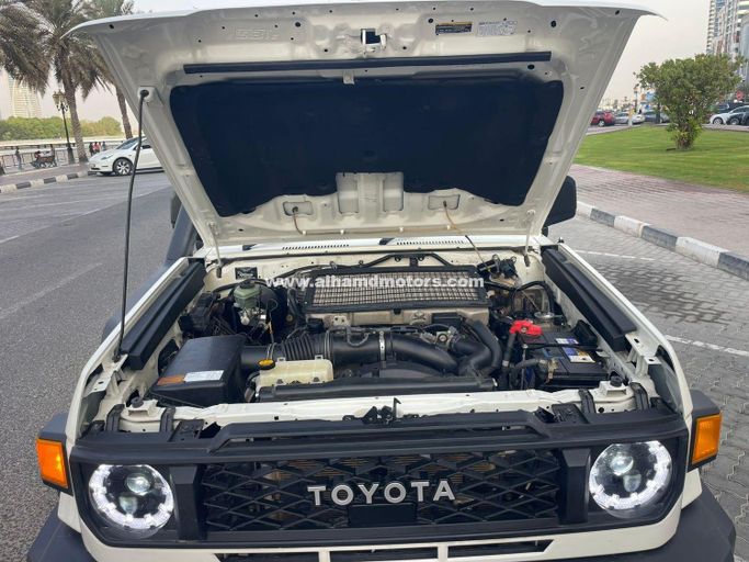 Used Toyota Land Cruiser 70 Series Facelift 1, 4.5 l, 2016 in Dubai by Alhamd Motors, White color. Other | AUTO.AE