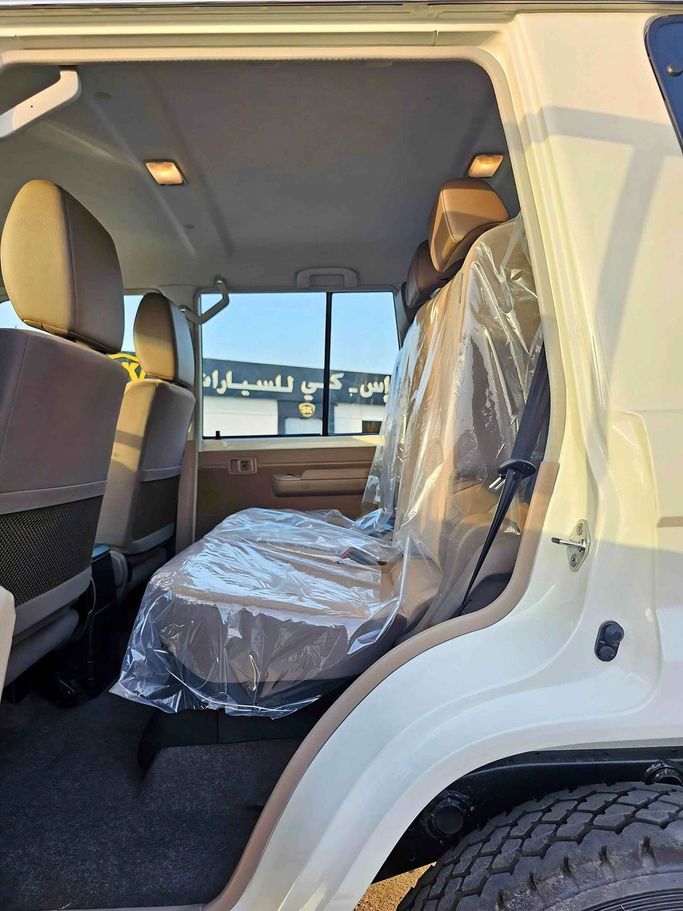 Новый Toyota Land Cruiser 70 Series Рестайлинг 2, 2.8 л, 2025 в Дубае от SK Motors Коричневый цвет. GCC | AUTO.AE