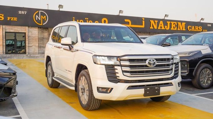Новый Toyota Land Cruiser 300 Series, 3.4 л, 2025 в Дубае от Najem Motors Белый цвет. GCC | AUTO.AE