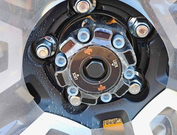 Новый Toyota Land Cruiser 70 Series Рестайлинг 2, 4.0 л, 2024 в Дубае от SK Motors Бежевый цвет. GCC | AUTO.AE