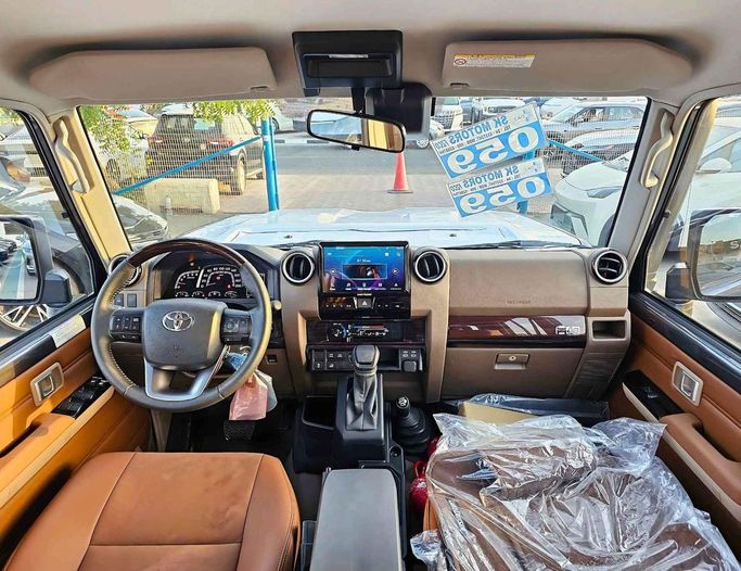 Новый Toyota Land Cruiser 70 Series Рестайлинг 2, 2.8 л, 2025 в Дубае от SK Motors Серый цвет. GCC | AUTO.AE