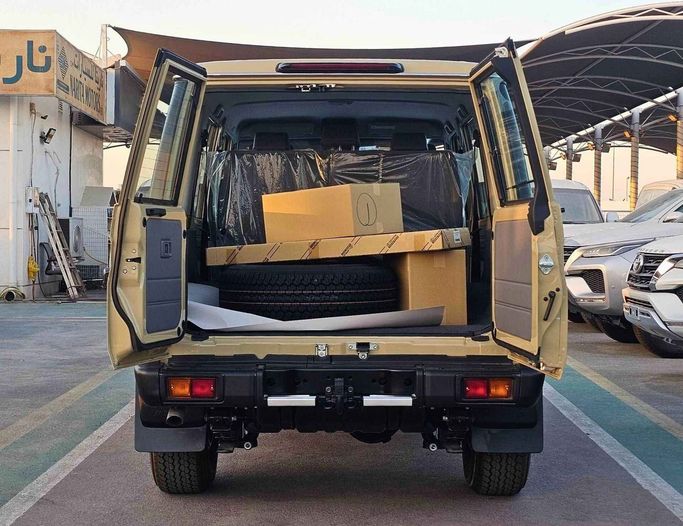 Новый Toyota Land Cruiser 70 Series Рестайлинг 2, 4.0 л, 2024 в Дубае от SK Motors Белый цвет. GCC | AUTO.AE