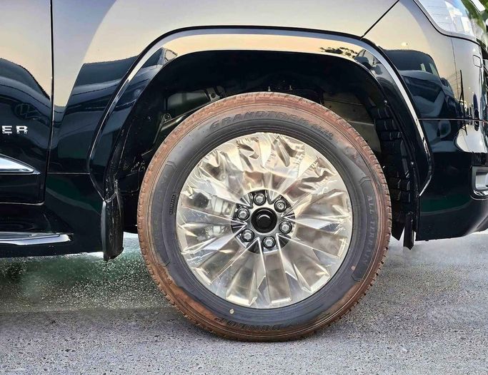 Новый Toyota Land Cruiser 300 Series, 3.4 л, 2025 в Дубае от SK Motors Черный цвет. GCC | AUTO.AE