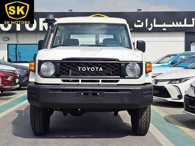 Новый Toyota Land Cruiser 70 Series Рестайлинг 2, 4.5 л, 2024 в Дубае от SK Motors Белый цвет. GCC | AUTO.AE