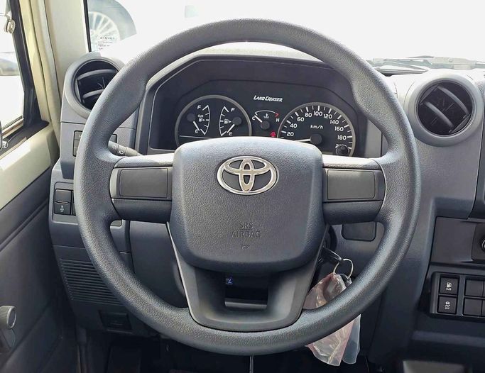 Новый Toyota Land Cruiser 70 Series Рестайлинг 2, 4.5 л, 2024 в Дубае от SK Motors Белый цвет. GCC | AUTO.AE