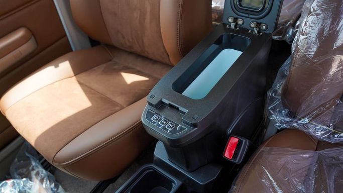 Новый Toyota Land Cruiser 70 Series Рестайлинг 2, 4.0 л, 2025 в Дубае от Najem Motors Бежевый цвет. GCC | AUTO.AE