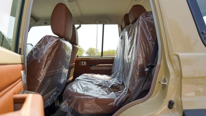 Новый Toyota Land Cruiser 70 Series Рестайлинг 2, 4.0 л, 2025 в Дубае от Najem Motors Бежевый цвет. GCC | AUTO.AE