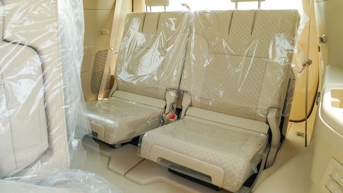 Новый Toyota Land Cruiser 300 Series, 4.0 л, 2025 в Дубае от Najem Motors Черный цвет. GCC | AUTO.AE