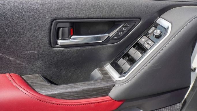 Новый Toyota Land Cruiser 300 Series, 4.0 л, 2024 в Дубае от Najem Motors Белый цвет. GCC | AUTO.AE