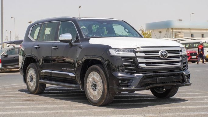 Новый Toyota Land Cruiser 300 Series, 3.4 л, 2025 в Дубае от Najem Motors Черный цвет. GCC | AUTO.AE