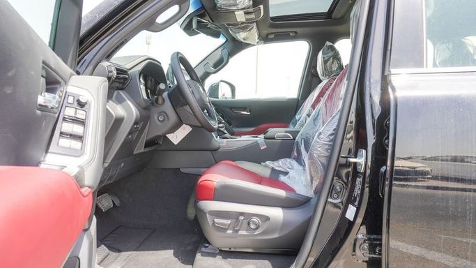 Новый Toyota Land Cruiser 300 Series, 3.4 л, 2025 в Дубае от Najem Motors Черный цвет. GCC | AUTO.AE