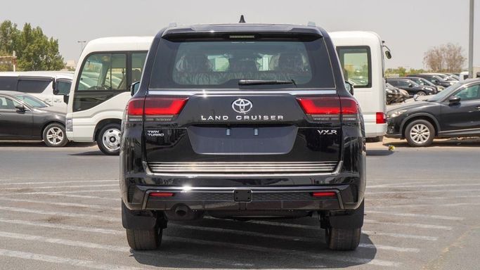 Новый Toyota Land Cruiser 300 Series, 3.4 л, 2025 в Дубае от Najem Motors Черный цвет. GCC | AUTO.AE