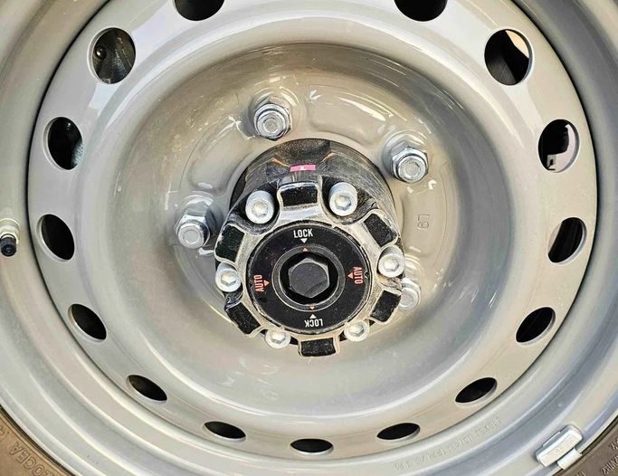 Новый Toyota Land Cruiser 70 Series Рестайлинг 2, 4.5 л, 2025 в Дубае от SK Motors Белый цвет. GCC | AUTO.AE