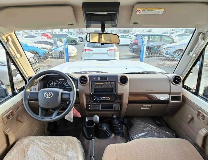 Новый Toyota Land Cruiser 70 Series Рестайлинг 2, 4.5 л, 2025 в Дубае от SK Motors Белый цвет. GCC | AUTO.AE