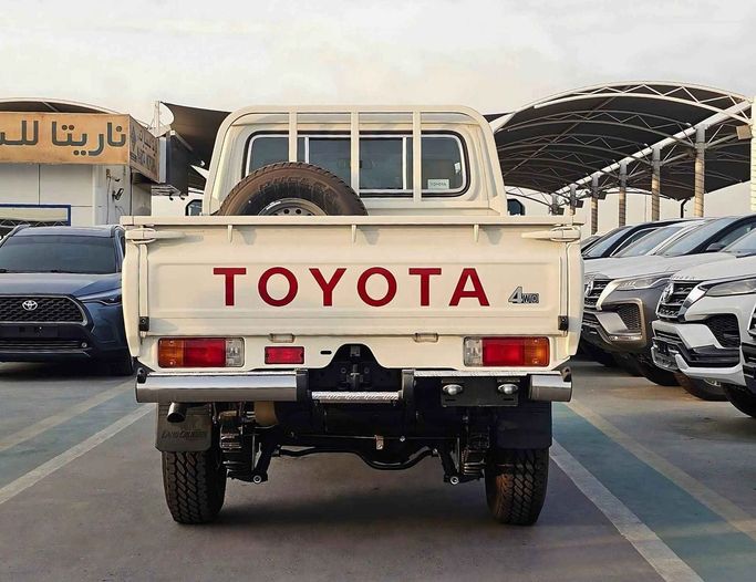Новый Toyota Land Cruiser 70 Series Рестайлинг 2, 4.5 л, 2025 в Дубае от SK Motors Белый цвет. GCC | AUTO.AE