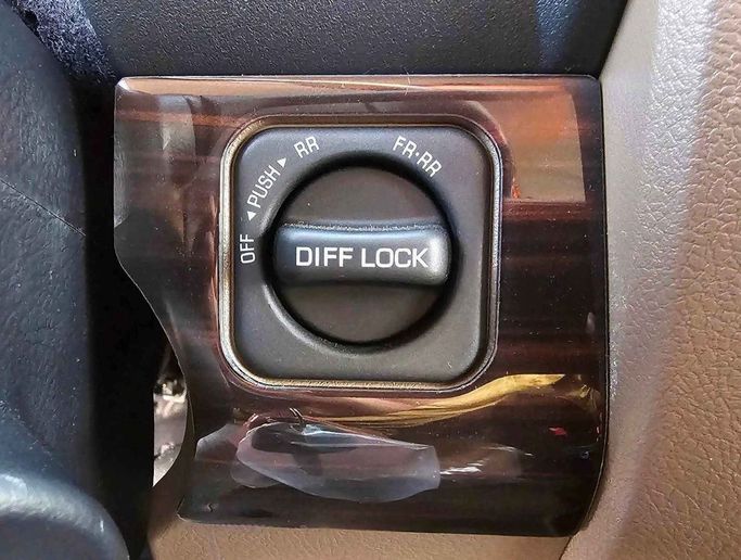 Новый Toyota Land Cruiser 70 Series Рестайлинг 2, 4.0 л, 2024 в Дубае от SK Motors Белый цвет. GCC | AUTO.AE