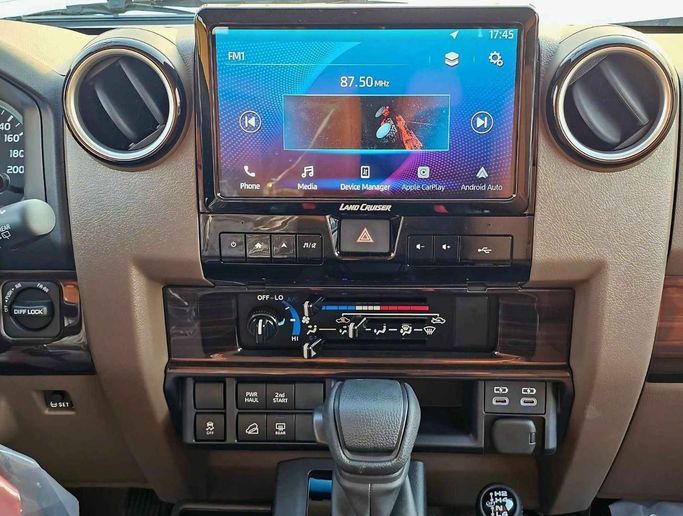 Новый Toyota Land Cruiser 70 Series Рестайлинг 2, 4.0 л, 2024 в Дубае от SK Motors Белый цвет. GCC | AUTO.AE