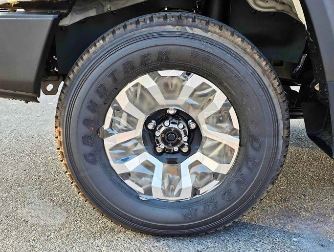 Новый Toyota Land Cruiser 70 Series Рестайлинг 2, 4.0 л, 2024 в Дубае от SK Motors Белый цвет. GCC | AUTO.AE