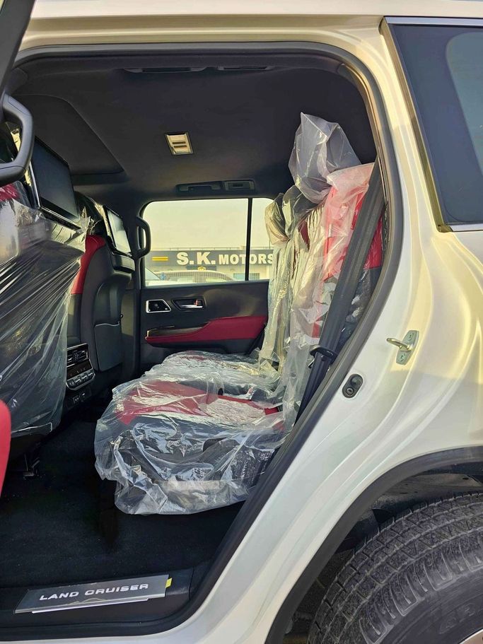 Новый Toyota Land Cruiser 300 Series, 3.3 л, 2022 в Дубае от SK Motors Белый цвет. GCC | AUTO.AE