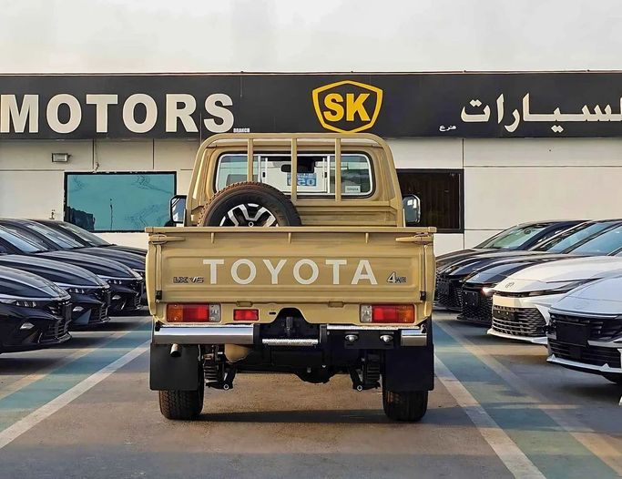 Новый Toyota Land Cruiser 70 Series Рестайлинг 2, 4.0 л, 2025 в Дубае от SK Motors Бежевый цвет. GCC | AUTO.AE