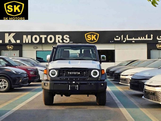 Новый Toyota Land Cruiser 70 Series Рестайлинг 2, 2.8 л, 2025 в Дубае от SK Motors Серый цвет. GCC | AUTO.AE
