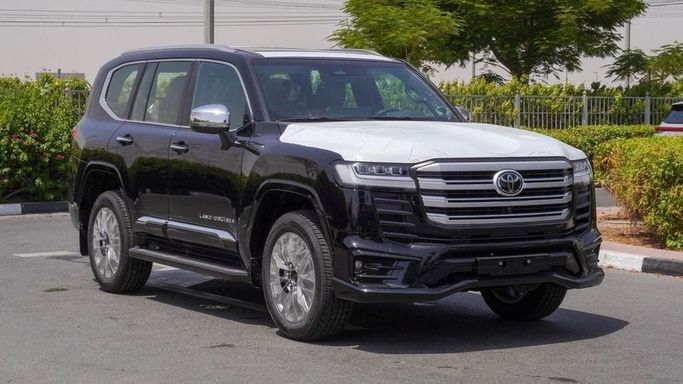 Новый Toyota Land Cruiser 300 Series, 3.3 л, 2025 в Дубае от Najem Motors Черный цвет. GCC | AUTO.AE