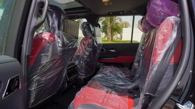 Новый Toyota Land Cruiser 300 Series, 3.3 л, 2025 в Дубае от Najem Motors Черный цвет. GCC | AUTO.AE