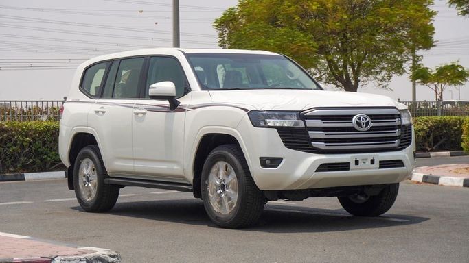 Новый Toyota Land Cruiser 300 Series, 3.4 л, 2025 в Дубае от Najem Motors Белый цвет. GCC | AUTO.AE