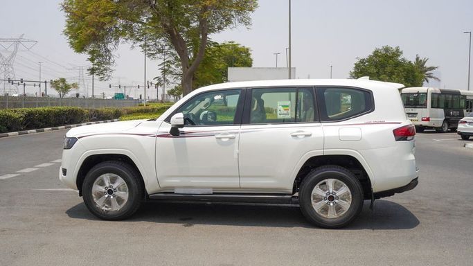 Новый Toyota Land Cruiser 300 Series, 3.4 л, 2025 в Дубае от Najem Motors Белый цвет. GCC | AUTO.AE