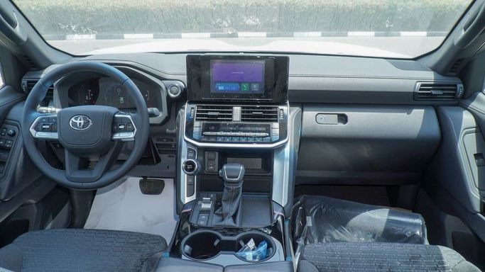 Новый Toyota Land Cruiser 300 Series, 3.4 л, 2025 в Дубае от Najem Motors Черный цвет. GCC | AUTO.AE