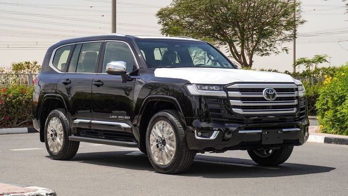 Новый Toyota Land Cruiser 300 Series, 3.4 л, 2025 в Дубае от Najem Motors Черный цвет. GCC | AUTO.AE